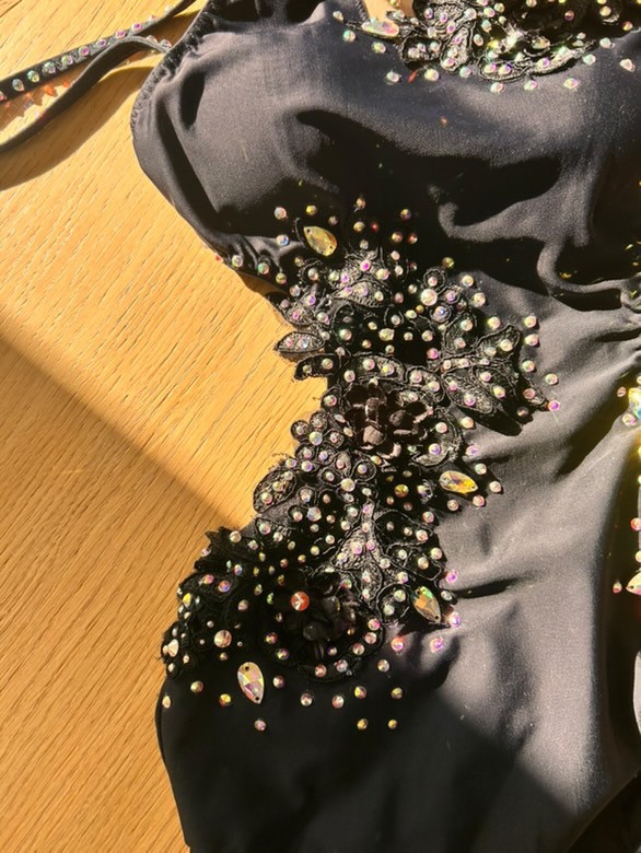 justaucorps guipure noir