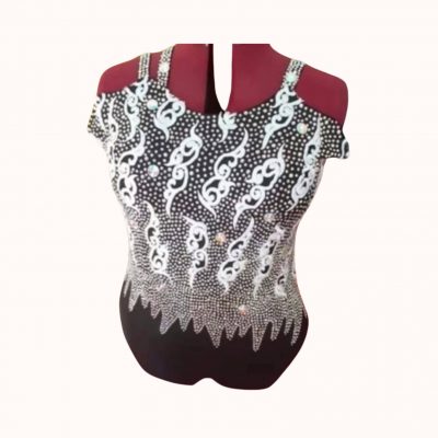 justaucorps noir et banc