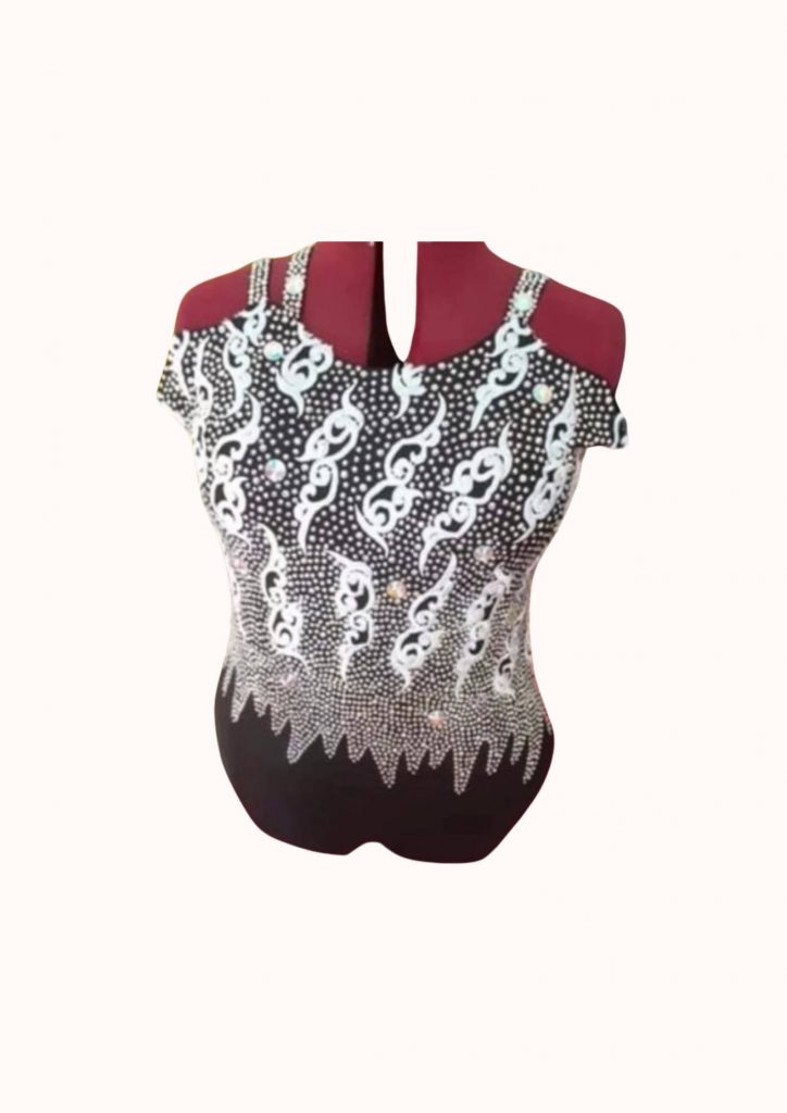 justaucorps noir et banc